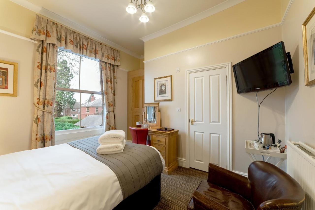 Charades Guest House Херефорд Экстерьер фото