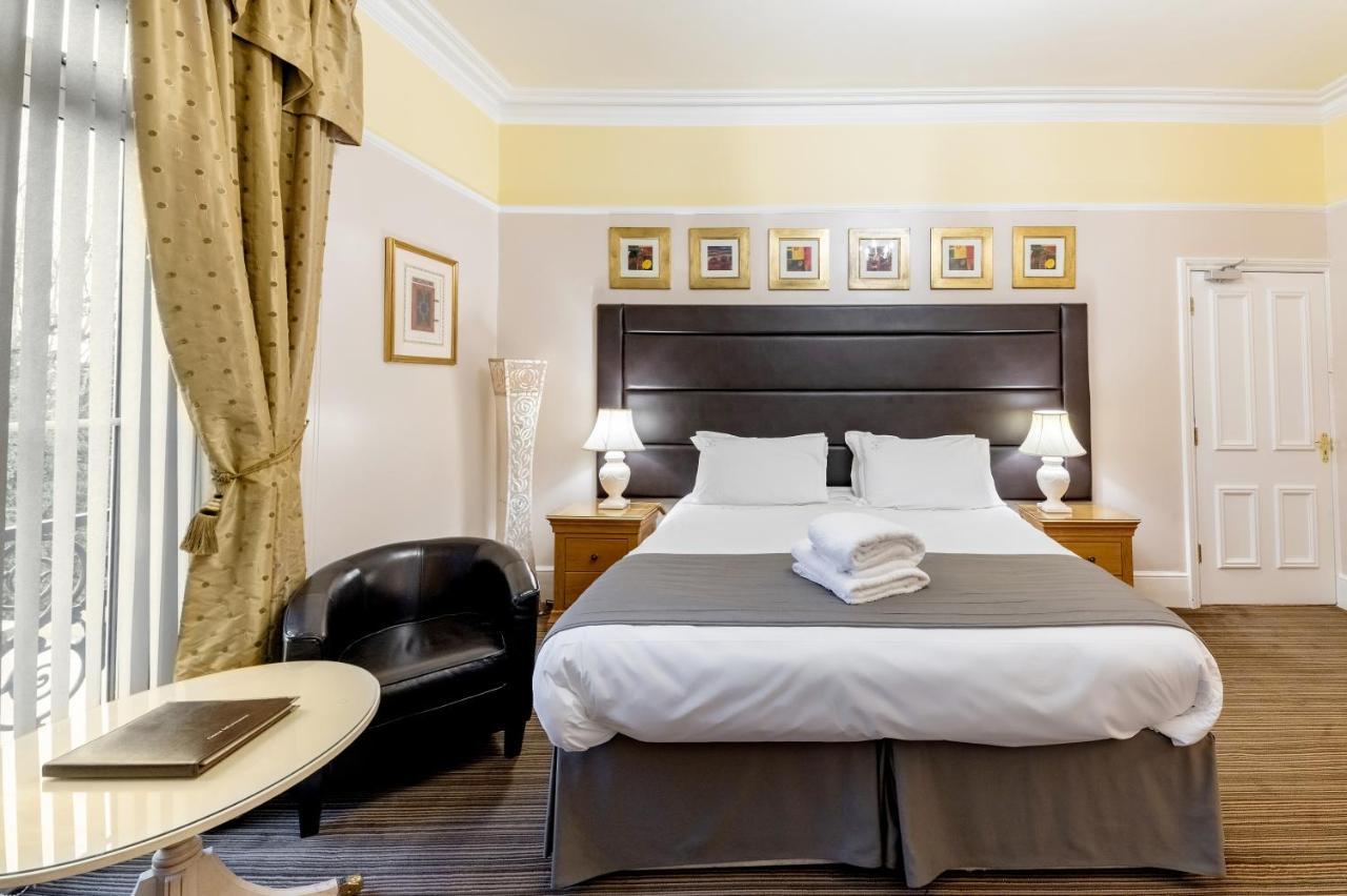 Charades Guest House Херефорд Экстерьер фото