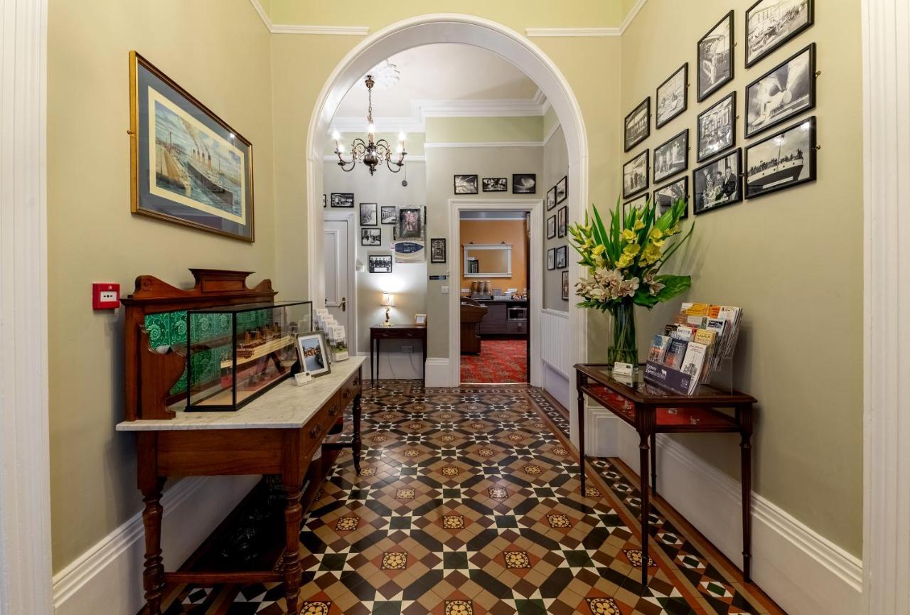 Charades Guest House Херефорд Экстерьер фото