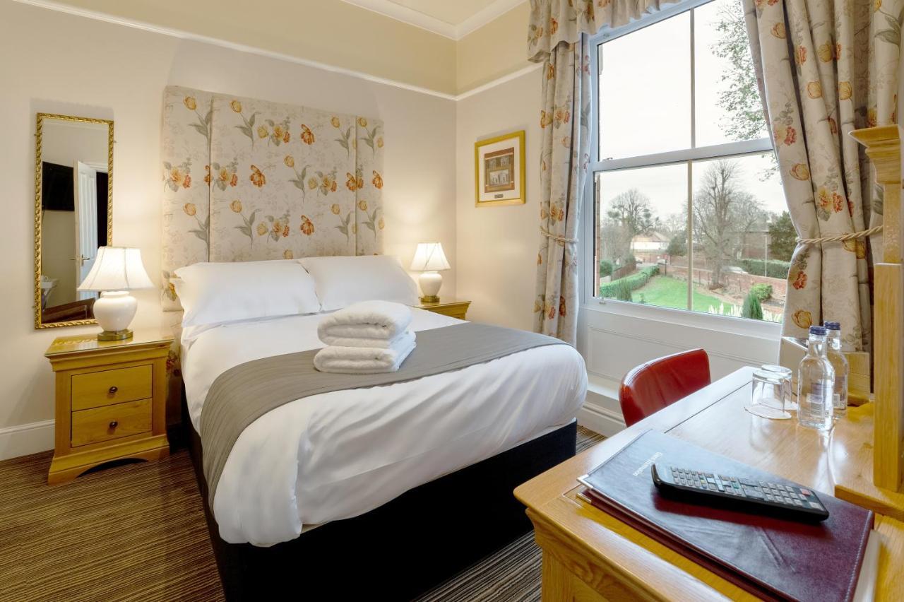 Charades Guest House Херефорд Экстерьер фото