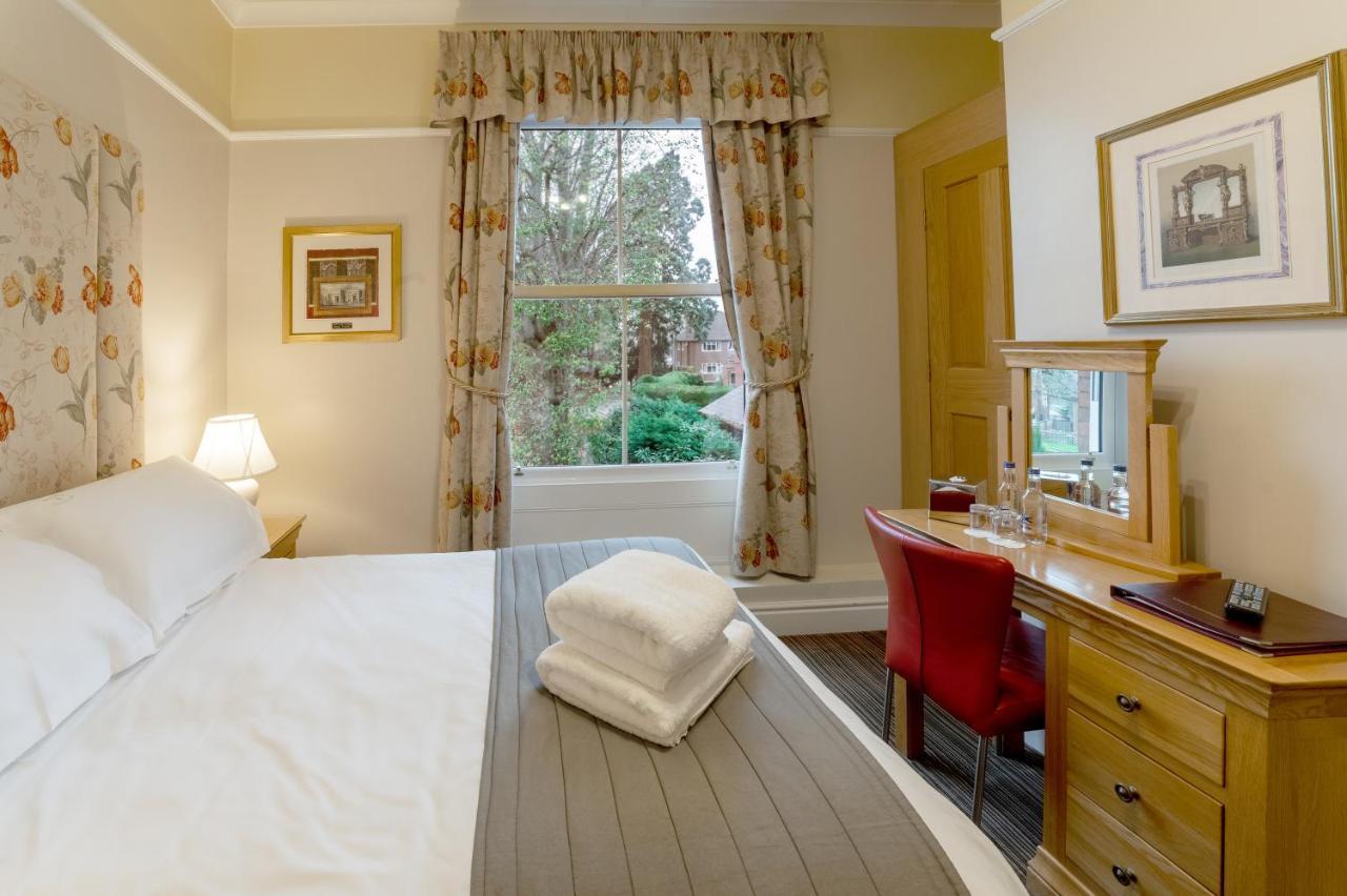 Charades Guest House Херефорд Экстерьер фото