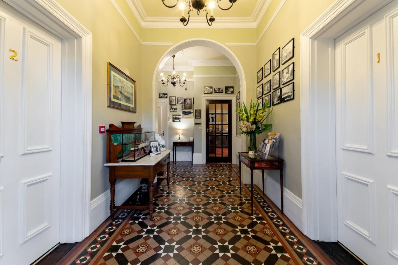 Charades Guest House Херефорд Экстерьер фото