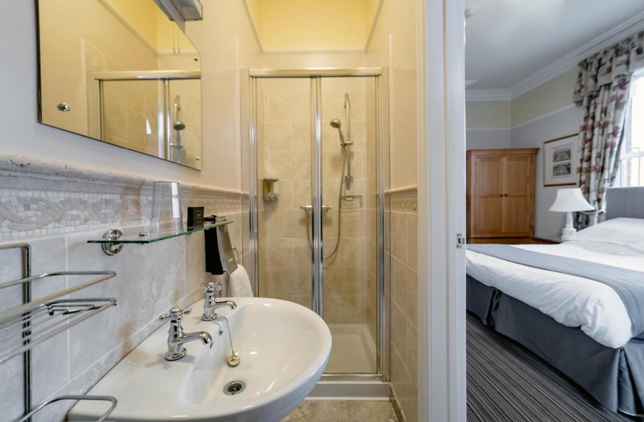 Charades Guest House Херефорд Экстерьер фото