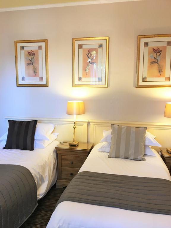 Charades Guest House Херефорд Экстерьер фото